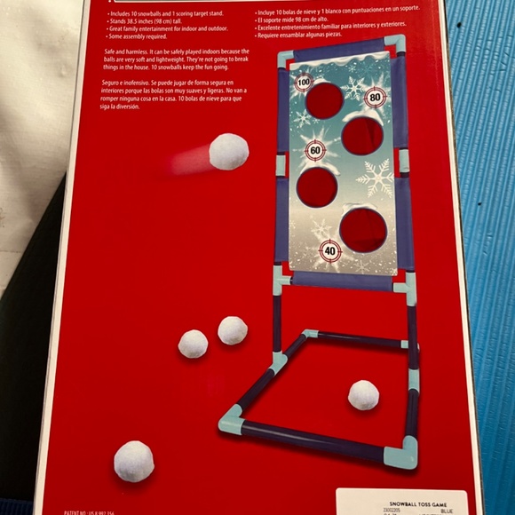 Snowball toss game - Picture 2 of 3